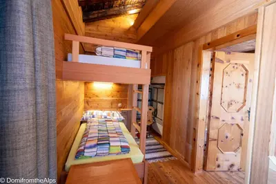 Ein Bett oder Betten in einem Zimmer der Unterkunft Haus Zer Trächu