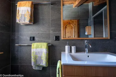 Ein Badezimmer in der Unterkunft Haus Zer Trächu