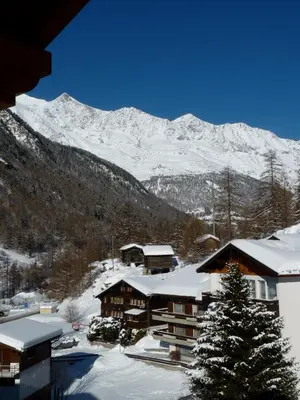 Ein allgemeiner Bergblick oder ein Berglick von der Ferienwohnung aus