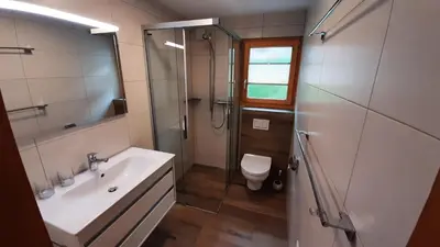 Ein Badezimmer in der Unterkunft Haus Sandra