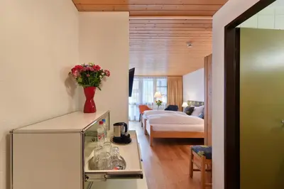 Ein Bett oder Betten in einem Zimmer der Unterkunft Hotel Krone Lenk