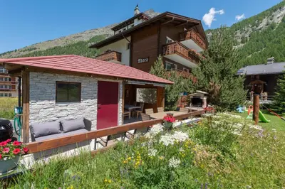 Ein allgemeiner Bergblick oder ein Berglick von der Ferienwohnung aus