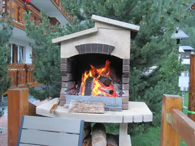 Ein für Gäste verfügbarer Grill in der Ferienwohnung