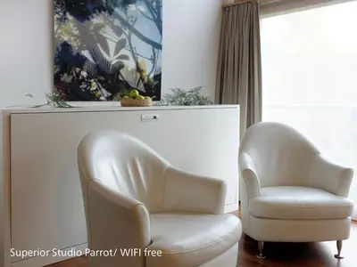 Ein Sitzbereich in der Unterkunft Zermatt Appartements