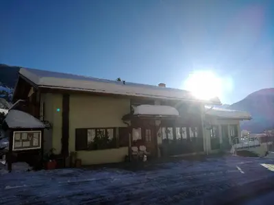 Ein allgemeiner Bergblick oder ein Berglick von des Bed & Breakfasts aus