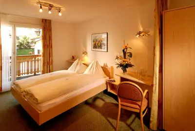 Ein Bett oder Betten in einem Zimmer der Unterkunft Park-Hotel Saas- Fee