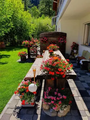 Ein Garten an der Unterkunft Aquarell Apartments