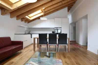 Ein Sitzbereich in der Unterkunft Bolero 4.5 Dachzimmerwohnung