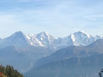 Ein allgemeiner Bergblick oder ein Berglick von der Ferienwohnung aus