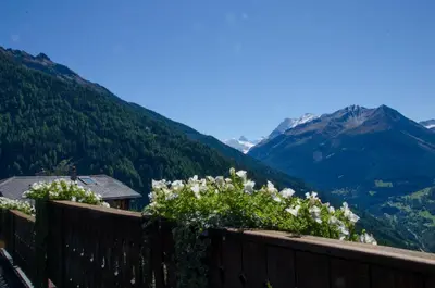 Ein allgemeiner Bergblick oder ein Berglick von des Hotels aus