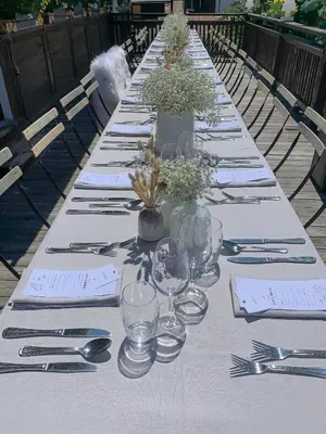 Ein Restaurant oder anderes Speiselokal in der Unterkunft Hôtel Le Grand Chalet Favre