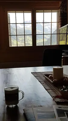 Ein allgemeiner Bergblick oder ein Berglick von der Ferienwohnung aus