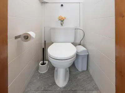 Ein Badezimmer in der Unterkunft Chalet Sven Heul by Interhome