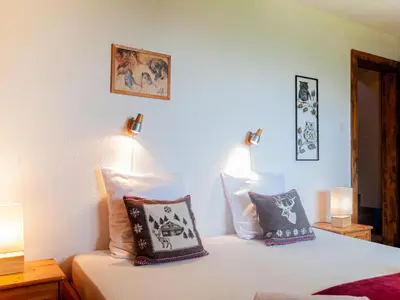 Ein Bett oder Betten in einem Zimmer der Unterkunft Chalet Le Hibou by Interhome