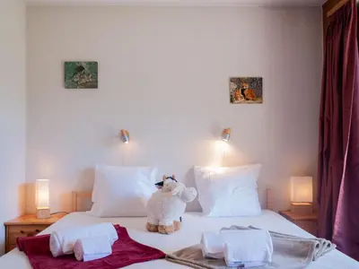 Ein Bett oder Betten in einem Zimmer der Unterkunft Chalet Le Hibou by Interhome