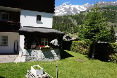 Ein allgemeiner Bergblick oder ein Berglick von der Ferienwohnung aus