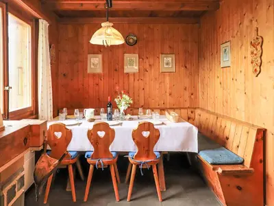 Ein Sitzbereich in der Unterkunft Chalet Mungg by Interhome