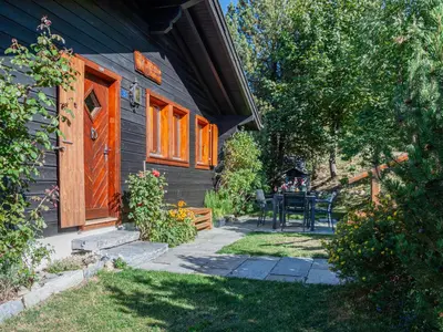 Ein Garten an der Unterkunft Chalet Mustela by Interhome