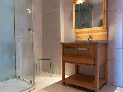 Ein Badezimmer in der Unterkunft Chalet Agneau by Interhome