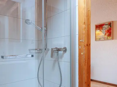 Ein Badezimmer in der Unterkunft Apartment Anemone 9 by Interhome