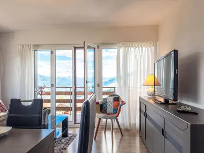 TV/Unterhaltungsangebot in der Unterkunft Apartment Les Arolles A1 by Interhome