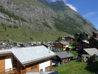 Ein allgemeiner Bergblick oder ein Berglick von der Ferienwohnung aus