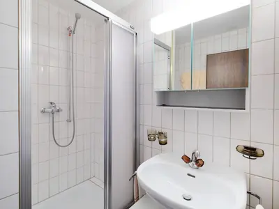 Ein Badezimmer in der Unterkunft Apartment Sungold-2 by Interhome