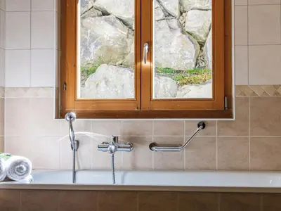 Ein Badezimmer in der Unterkunft Apartment Grands Ducs 101G by Interhome