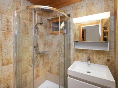 Ein Badezimmer in der Unterkunft Chalet Dejo A Dzeu by Interhome