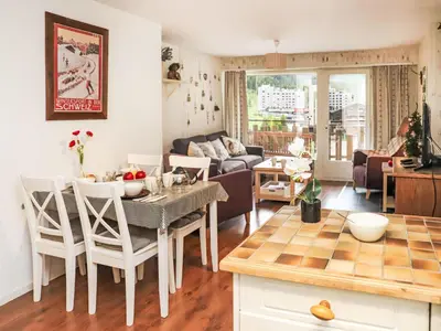 Ein Sitzbereich in der Unterkunft Apartment Dents Rousses E3 by Interhome