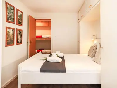 Ein Bett oder Betten in einem Zimmer der Unterkunft Apartment Dents Rousses E3 by Interhome