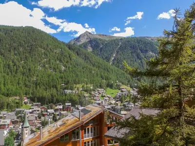 Ein allgemeiner Bergblick oder ein Berglick von der Ferienwohnung aus