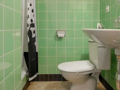 Ein Badezimmer in der Unterkunft Apartment Viscaria-2 by Interhome
