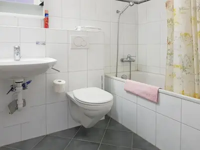 Ein Badezimmer in der Unterkunft Apartment Sonnheim by Interhome