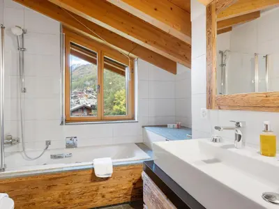 Ein Badezimmer in der Unterkunft Apartment Rütschi-6 by Interhome