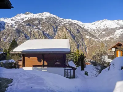 Ein allgemeiner Bergblick oder ein Berglick von des Chalets aus