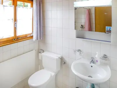 Ein Badezimmer in der Unterkunft Chalet Allegra by Interhome