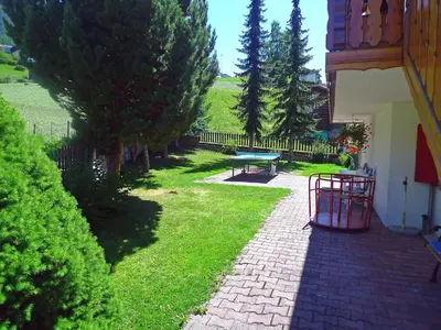 Ein Garten an der Unterkunft Apartment Bergfink Dachgeschoss-1 by Interhome