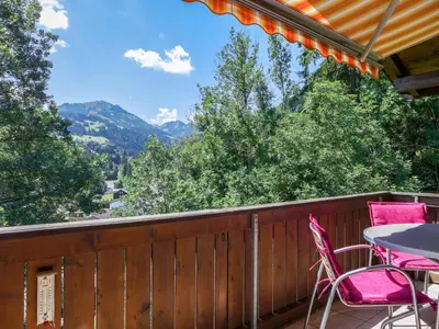 Ein allgemeiner Bergblick oder ein Berglick von der Ferienwohnung aus