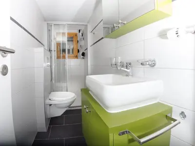 Ein Badezimmer in der Unterkunft Apartment Bergfink Obergeschoss-6 by Interhome