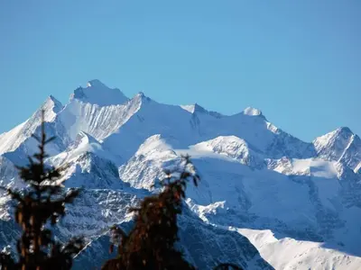 Ein allgemeiner Bergblick oder ein Berglick von der Ferienwohnung aus