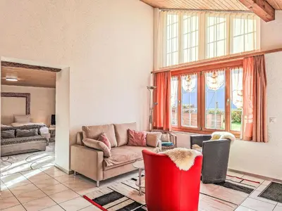 Ein Sitzbereich in der Unterkunft Apartment Am Brienzersee by Interhome