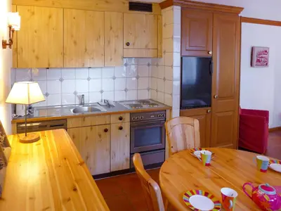 Küche/Küchenzeile in der Unterkunft Apartment Résidence Christina Apt- 305 by Interhome