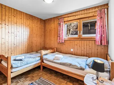 Ein Bett oder Betten in einem Zimmer der Unterkunft Chalet Moulinettes 8 by Interhome