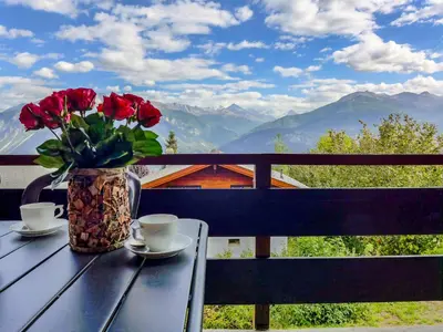 Ein allgemeiner Bergblick oder ein Berglick von des Chalets aus