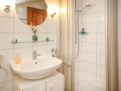 Ein Badezimmer in der Unterkunft Apartment Marigny Andolla 23 by Interhome