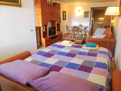 Ein Bett oder Betten in einem Zimmer der Unterkunft Studio Terrasse Des Alpes 618 by Interhome
