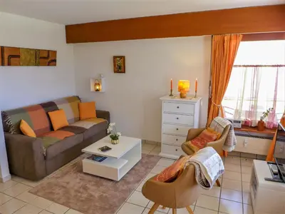 Ein Sitzbereich in der Unterkunft Studio Valdor A 42 Sud by Interhome