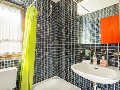 Ein Badezimmer in der Unterkunft Apartment Aragon F130 by Interhome