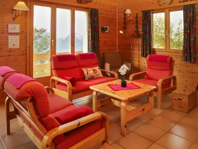 Ein Sitzbereich in der Unterkunft Chalet Gamine by Interhome